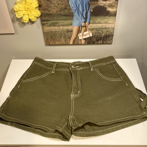 Patched pocket denim shorts - SMALL - Picture 3 of 6